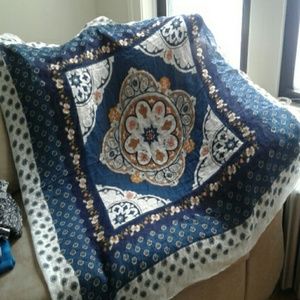 Very pretty lightweight big square scarf/wrap